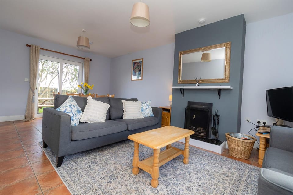 Communal lounge/ TV room, Living room