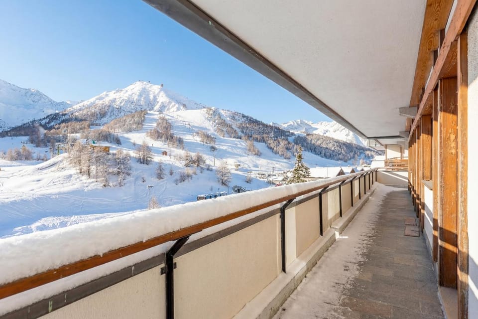 Hostdomus - Ski House Apartment in Sestriere
