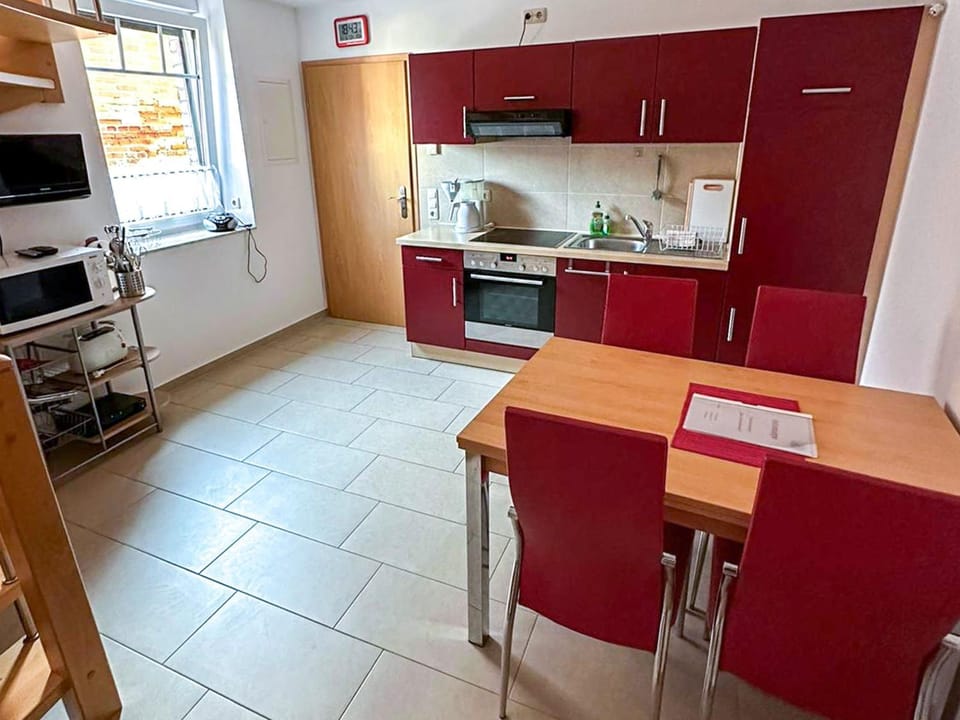 TV and multimedia, Kitchen or kitchenette, Dining area, dishwasher, microwave, oven, stove, toaster