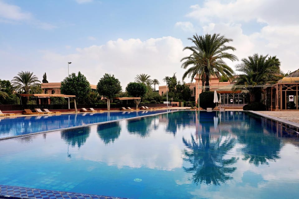 Pool view, Swimming pool, sunbed
