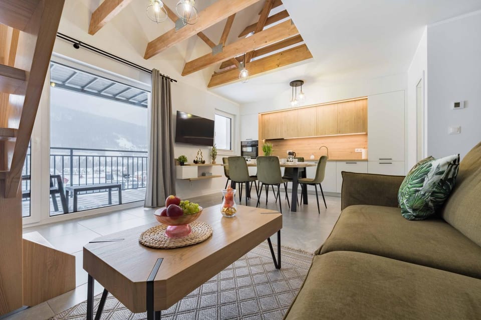 Dining area, Food