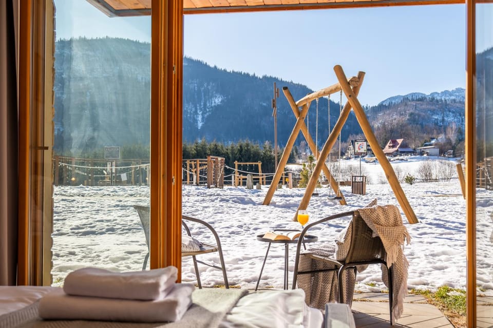 Patio, Mountain view