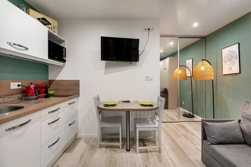 Kitchen or kitchenette