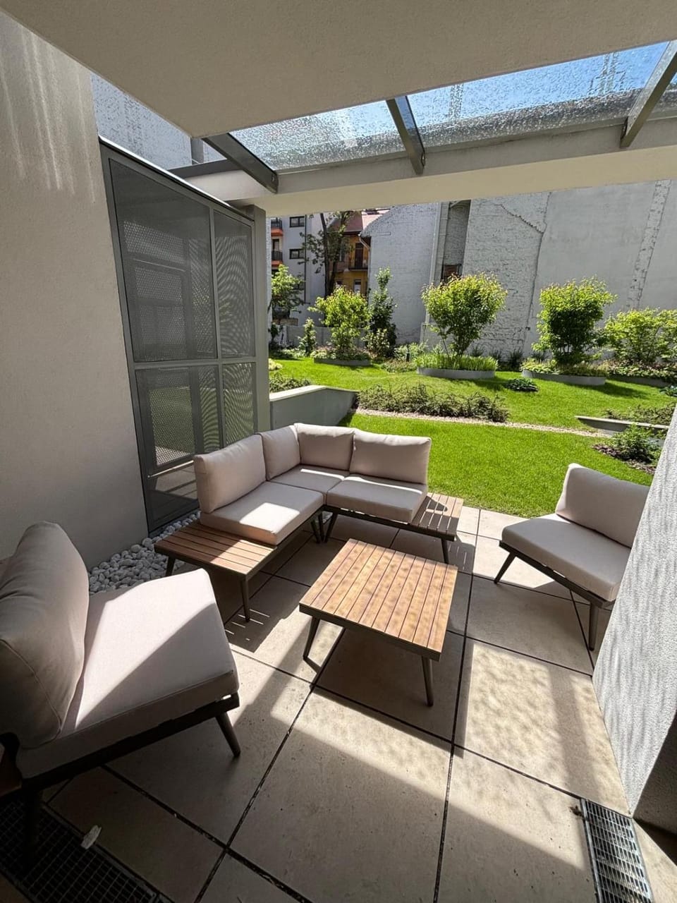 Property building, Garden, Balcony/Terrace, Seating area, Garden view