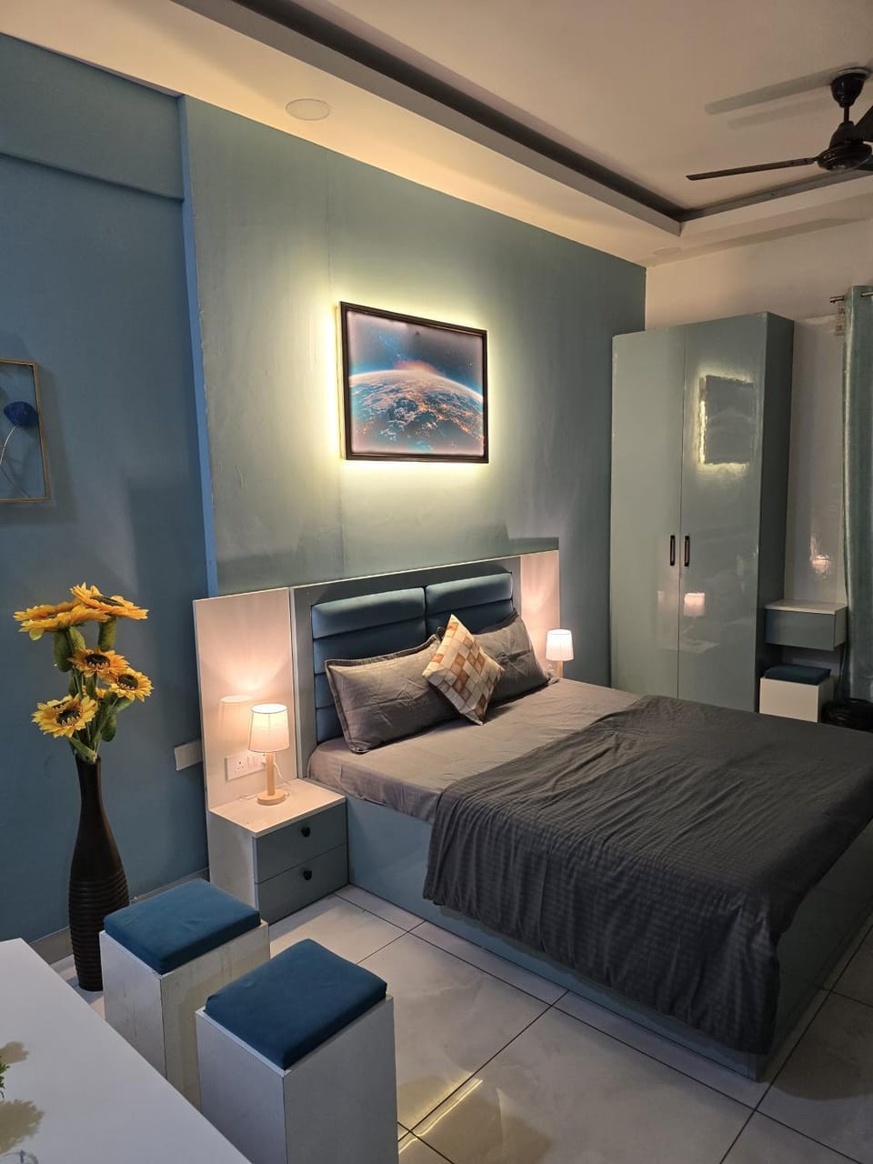 The Mulberry Silk - Sky Lounge Apartment in Noida