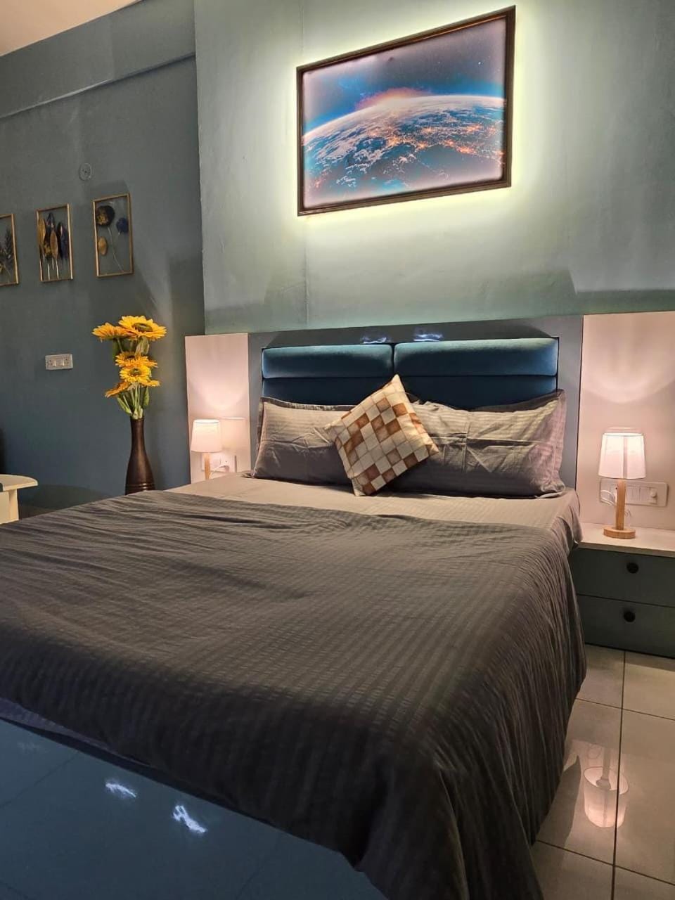 The Mulberry Silk - Sky Lounge Apartment in Noida