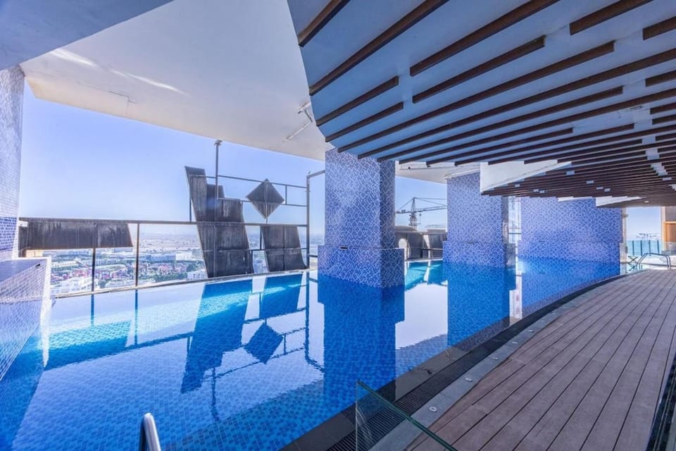 Miracle View Apartment in Dubai