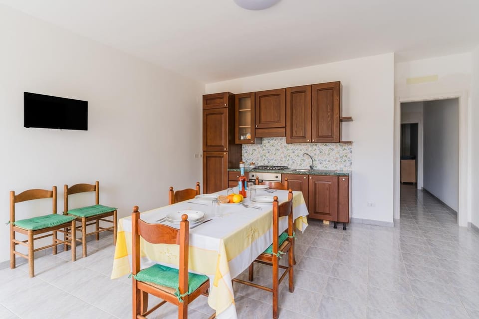 Property building, Kitchen or kitchenette, Living room