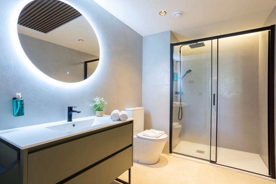 Shower, Bathroom, towels