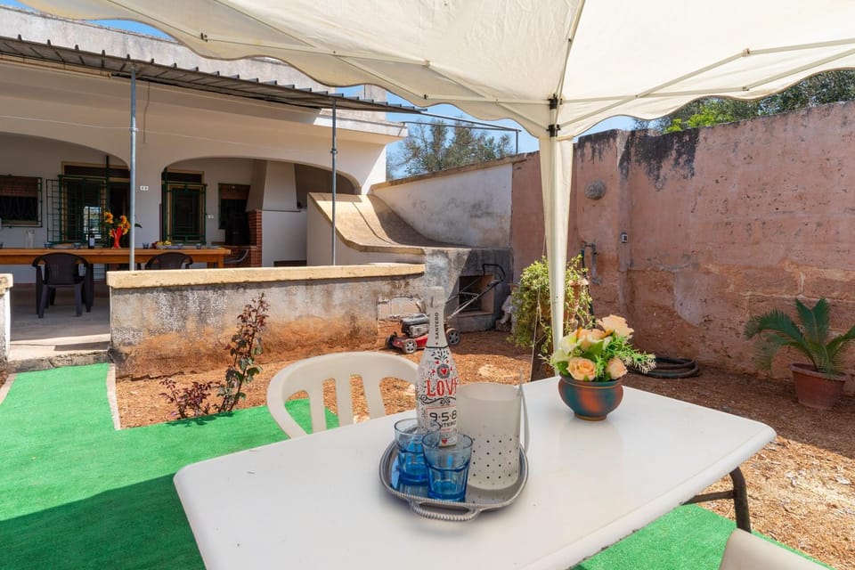 Property building, Balcony/Terrace, Living room