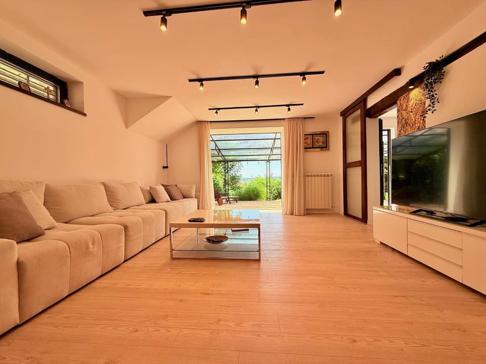 Belgrade Villa - Private Estate & Pool - Exclusive Use - Full Privacy - Garden & BBQ - One Group Only Villa in Belgrade