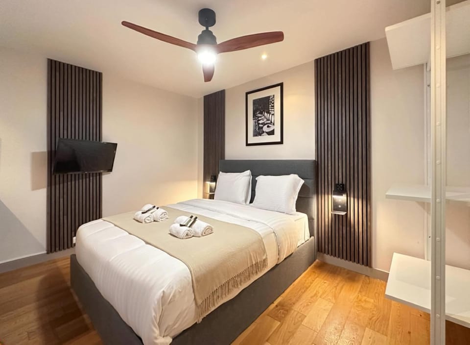 Communal lounge/ TV room, Bed, TV and multimedia, Living room, Decorative detail, Seating area, towels, wardrobe