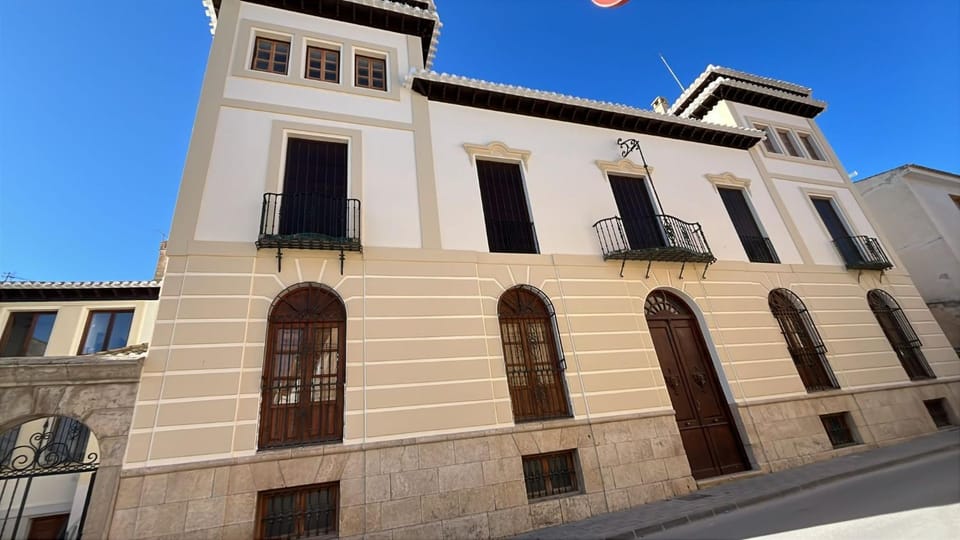 Property building, Facade/entrance
