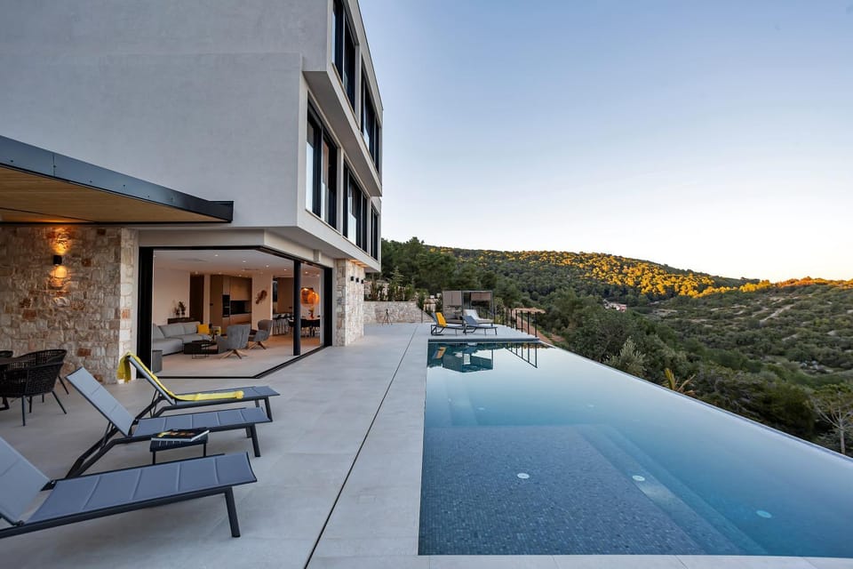 Property building, Natural landscape, Swimming pool, Swimming pool