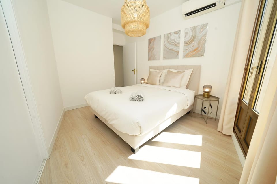 Bedroom, air conditioner