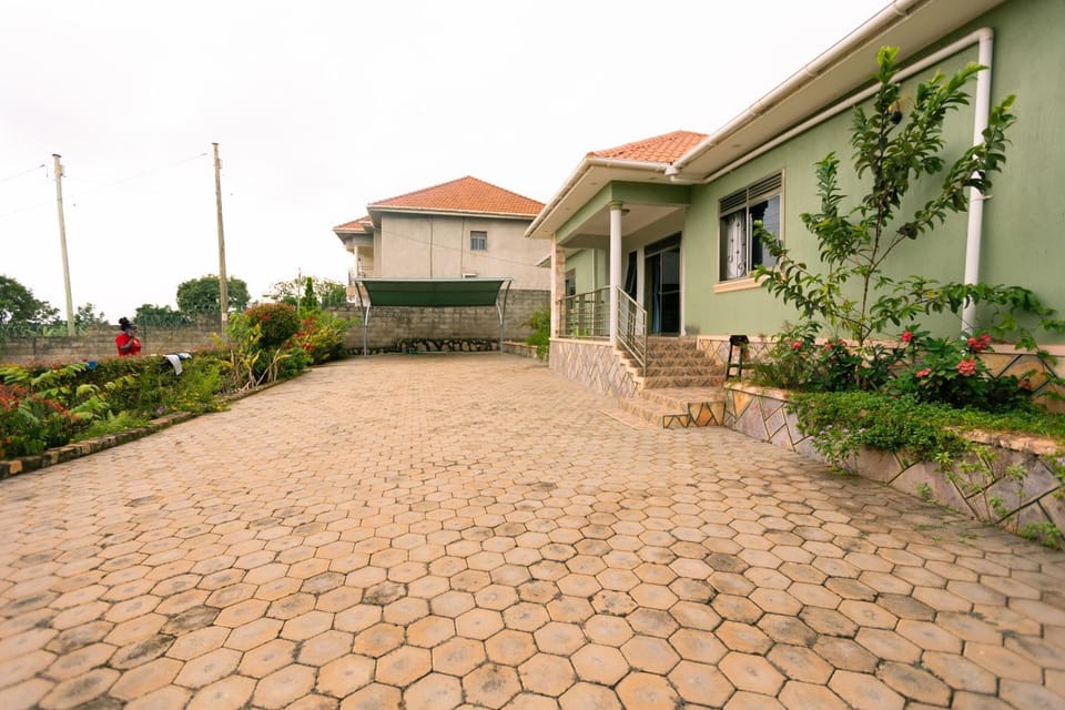 Peace Astonish House in Uganda