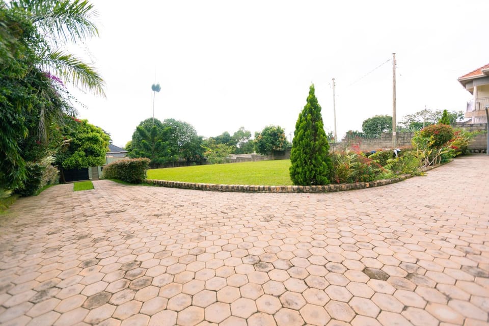 Peace Astonish House in Uganda