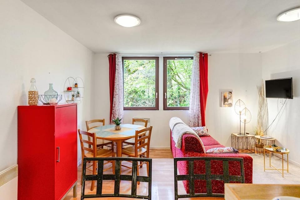 Appartement calme Lourdes 5 min Pyrénées Parking inclus Apartment in Lourdes
