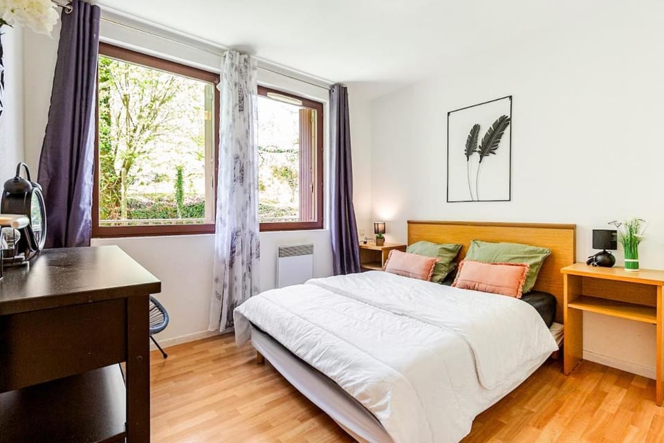 Appartement calme Lourdes 5 min Pyrénées Parking inclus Apartment in Lourdes