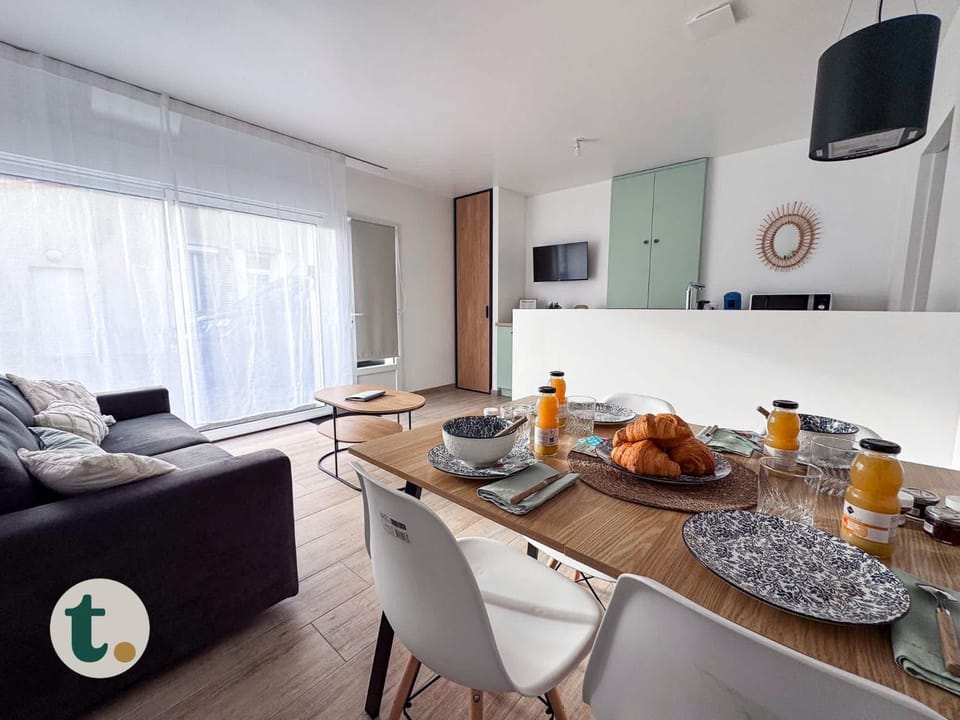 TV and multimedia, Living room, Dining area