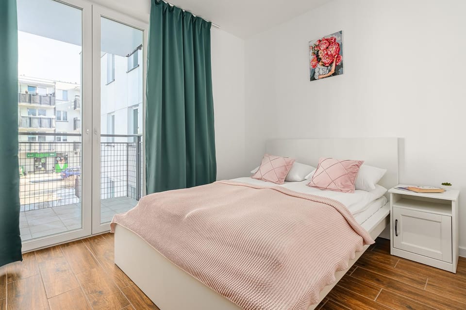 Bed, Day, Balcony/Terrace, Bedroom