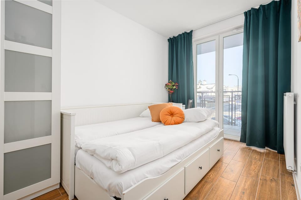 Bed, Day, Balcony/Terrace, Bedroom, wardrobe