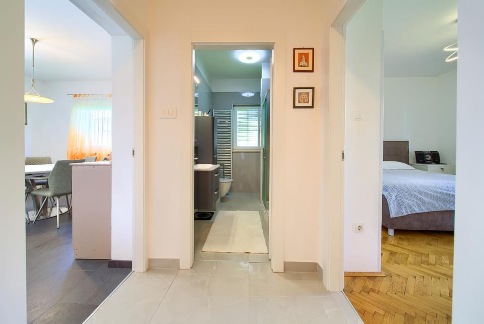Bed, Bathroom, Bedroom