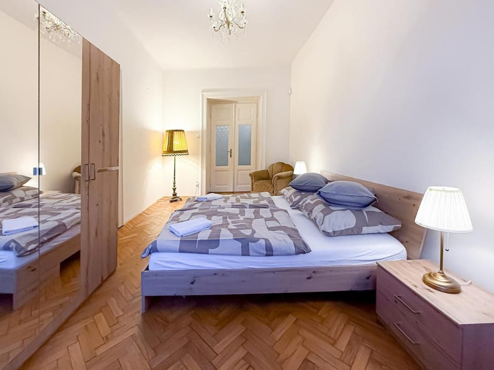 Goldy River 3 BDR & 1 BTH Residence XXL 120m2 Apartment in Prague