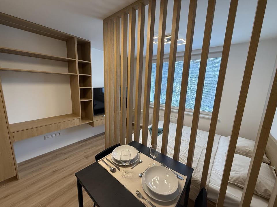 Bed, Photo of the whole room, Dining area, Bedroom