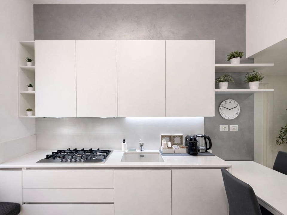 Coffee/tea facilities, Kitchen or kitchenette, Communal kitchen, Internal: Not applicable to any particular room