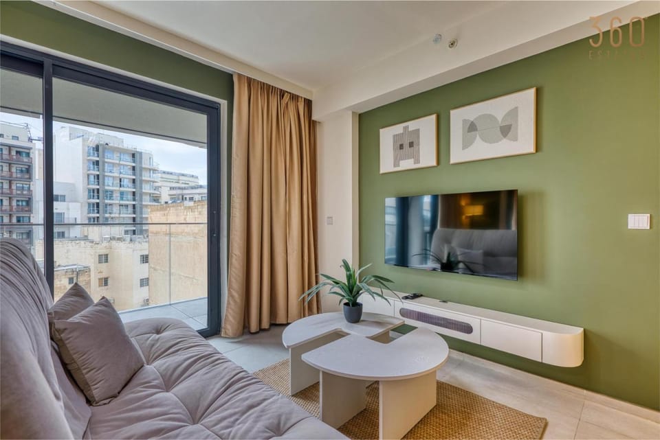 Communal lounge/ TV room, TV and multimedia, Living room, Seating area, Evening entertainment