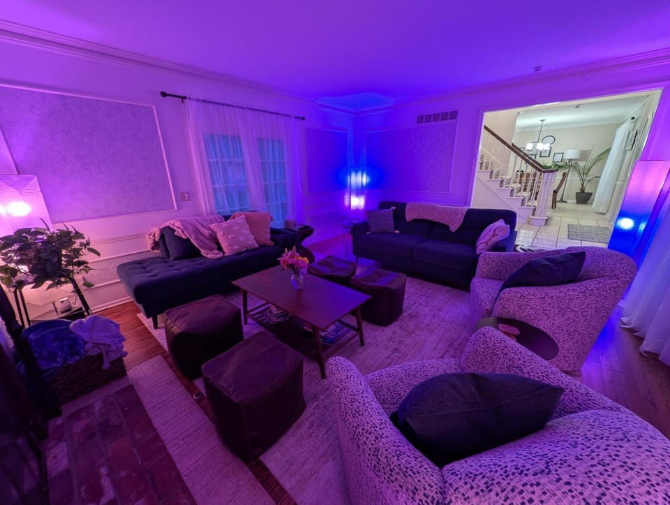 All-King Beds, Chefs Kitchen, Quiet Outdoor Oasis House in Shawnee