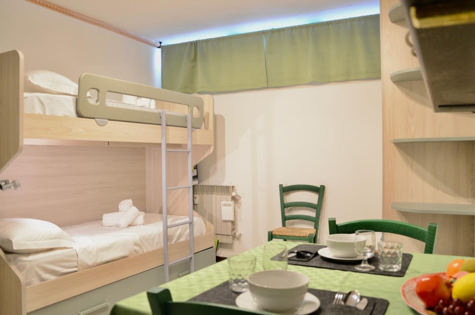 Hostdomus - Grey Mono Apartment in Sestriere