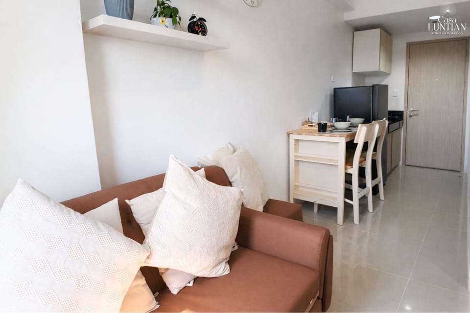 Kitchen or kitchenette, Living room, Seating area, Dinner, minibar