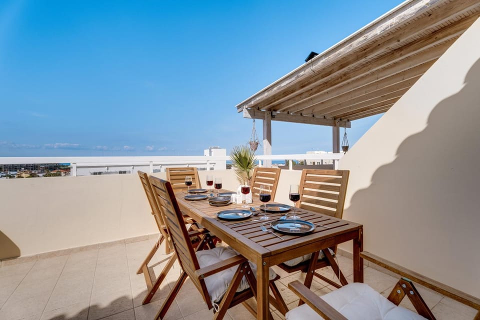 Balcony/Terrace, Seating area, Dining area, Sea view