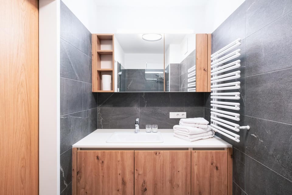 Shower, Bathroom, towels