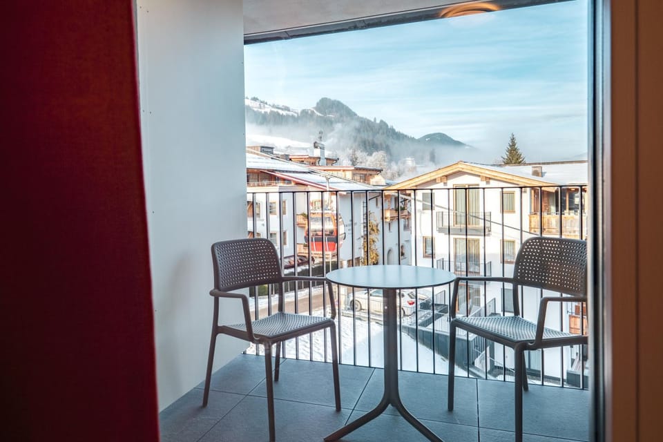 Natural landscape, View (from property/room), Balcony/Terrace, Seating area, Mountain view