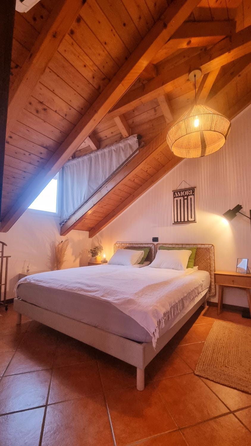 Bed, Bedroom, Lake view