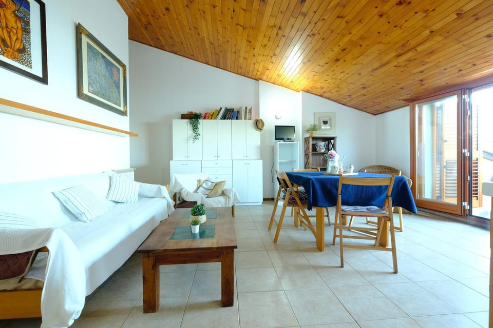Bed, Kitchen or kitchenette, Living room, Photo of the whole room, Seating area, Dining area, Bedroom
