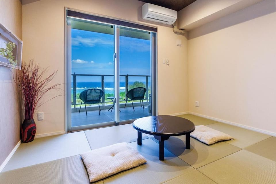 真栄田岬 青の洞窟へ徒歩8分 ファミリー対応 5名泊可 グランブルー406 House in Okinawa Prefecture