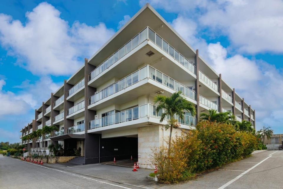 真栄田岬 青の洞窟へ徒歩8分 ファミリー対応 5名泊可 グランブルー406 House in Okinawa Prefecture