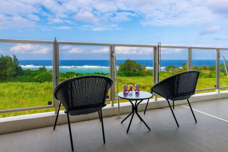 真栄田岬 青の洞窟へ徒歩8分 ファミリー対応 5名泊可 グランブルー406 House in Okinawa Prefecture