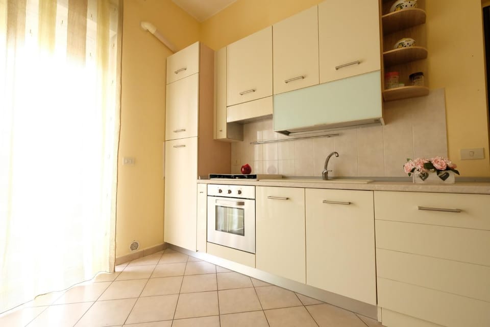 Kitchen or kitchenette, pet friendly, stove