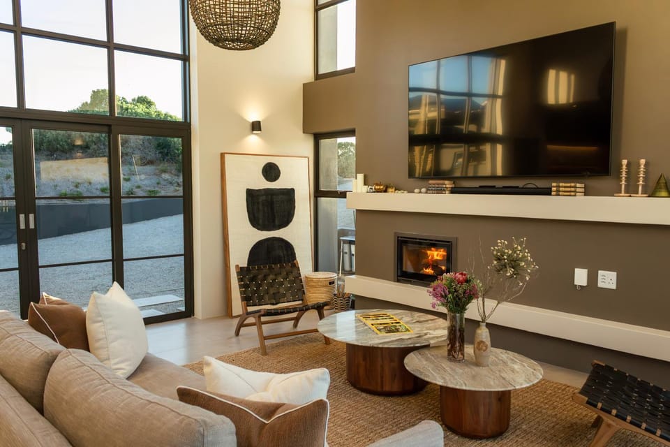 TV and multimedia, Living room, Seating area, fireplace