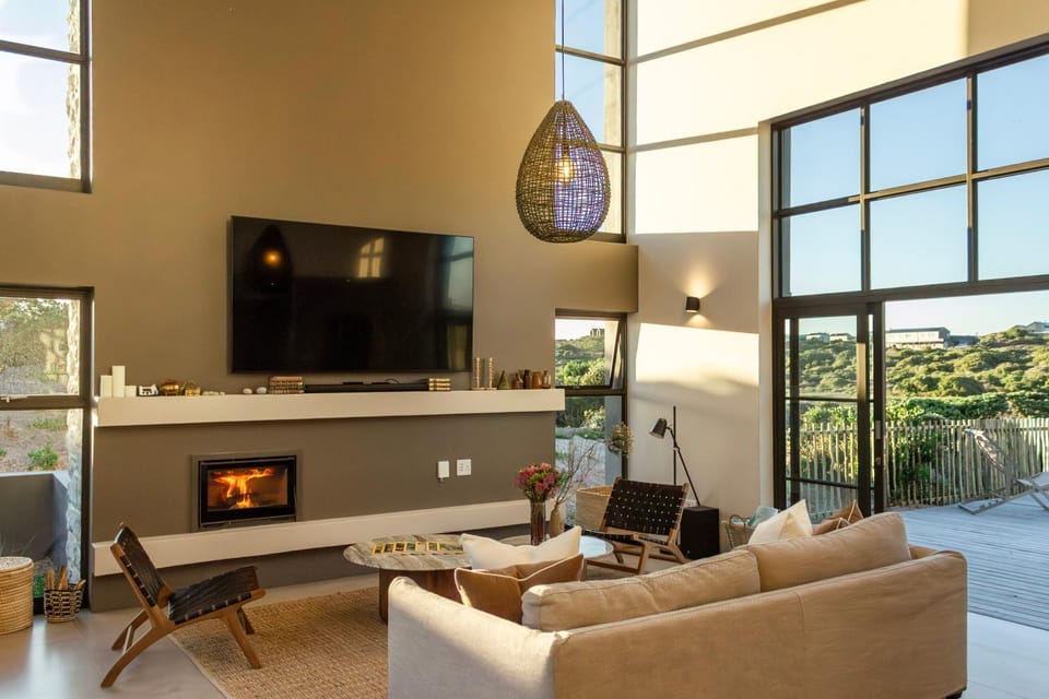 TV and multimedia, Living room, Seating area, Evening entertainment