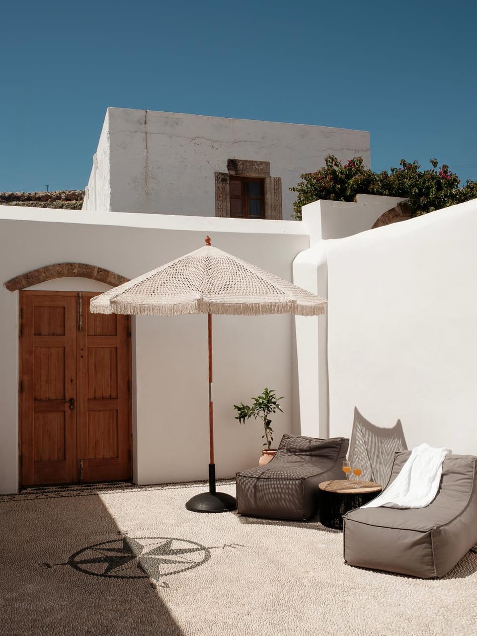 Property building, Patio, Balcony/Terrace