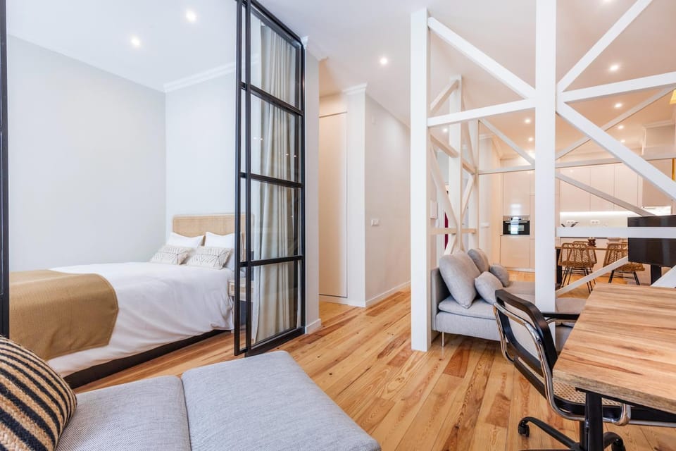 Bed, TV and multimedia, Living room, Photo of the whole room, Seating area, Bedroom