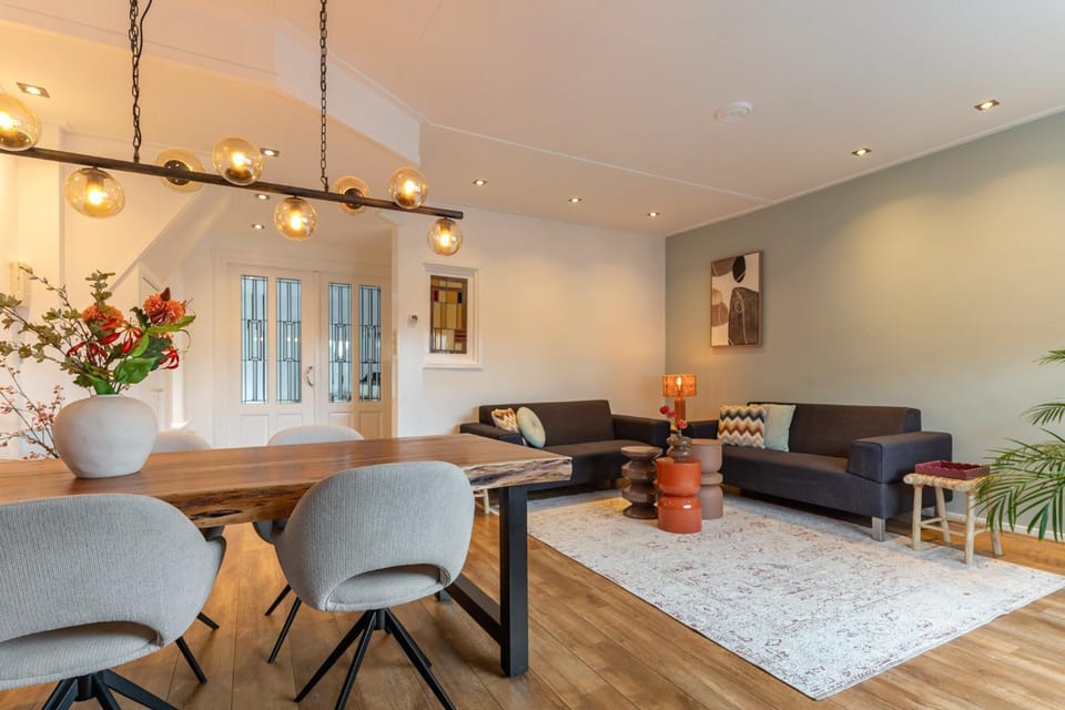 Seating area, Dining area