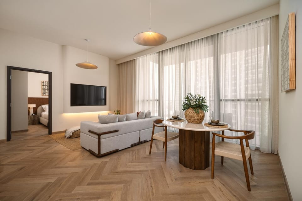 TV and multimedia, Decorative detail, Seating area, City view, Street view