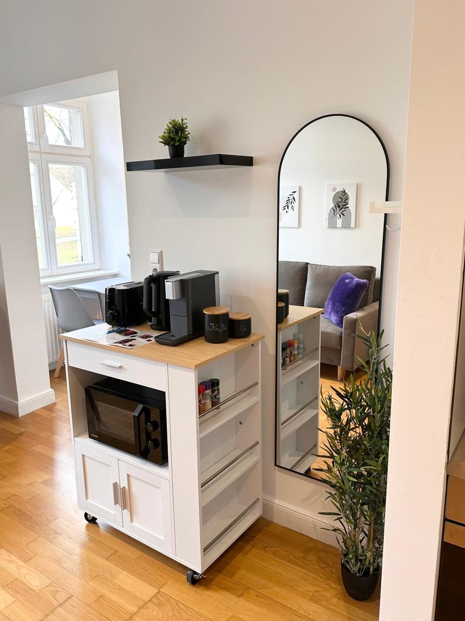 Coffee/tea facilities, microwave, toaster
